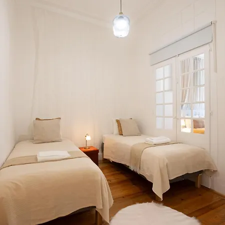 Heart Of Stylish Sleeps 8 Wac 2 Bath * 리스본