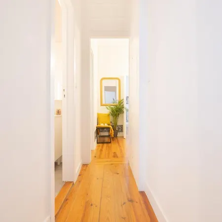 Heart Of Stylish Sleeps 8 Wac 2 Bath * 리스본