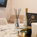 Apartment Heart Of Sleeps 8 Stylish 2 Bath *