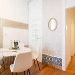 Apartment Heart Of Sleeps 8 Stylish 2 Bath