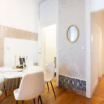 Heart Of Sleeps 8 Stylish 2 Bath Apartment