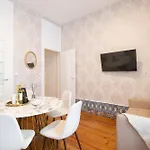 Heart Of Sleeps 8 Stylish 2 Bath Apartment Lisbon